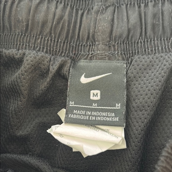 Nike Black Athletic Shorts Lightweight Performance Design - Picture 2 of 5